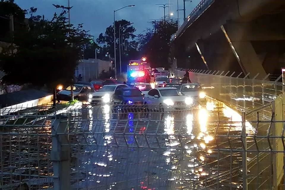 De acuerdo con el Radar Doppler de la UdeG, la precipitación pluvial es de intensa a moderada sobre todo en el sur de la Ciudad y hacia la Región Lagunas de Jalisco.