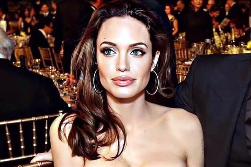 Angelina Jolie publica su nuevo libro, 'Know Your Rights and Claim Them', el cual habla sobre los derechos de la infancia.