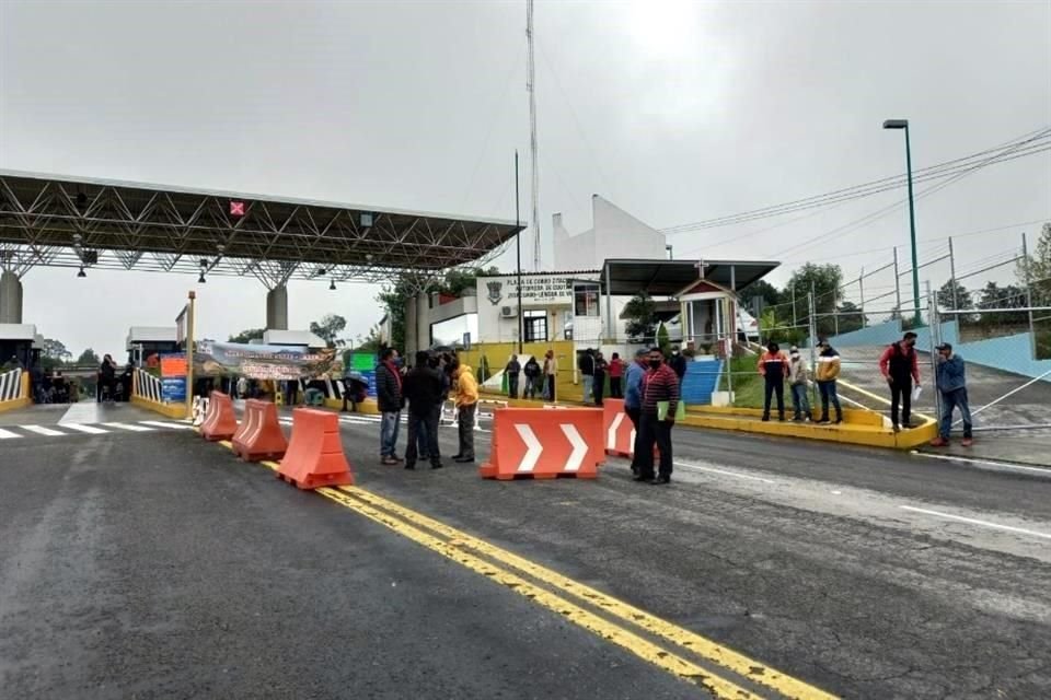 Los integrantes de la disidencia magisterial se plantaron en las casetas de cobro de la vía federal conocidas como Lengua de Vaca, Contepec, Zinapécuaro, Panindícuaro, Ecuandureo y Vista Hermosa.