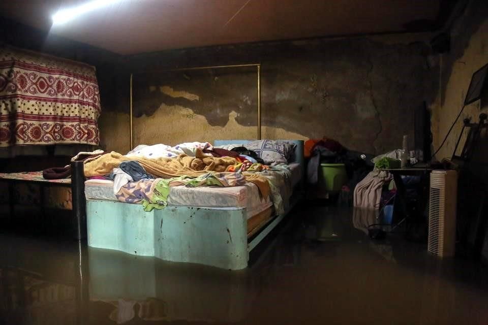 Habitantes de la Colonia Ojo de Agua perdieron ropa, camas, colchones y diversos artículos del hogar.