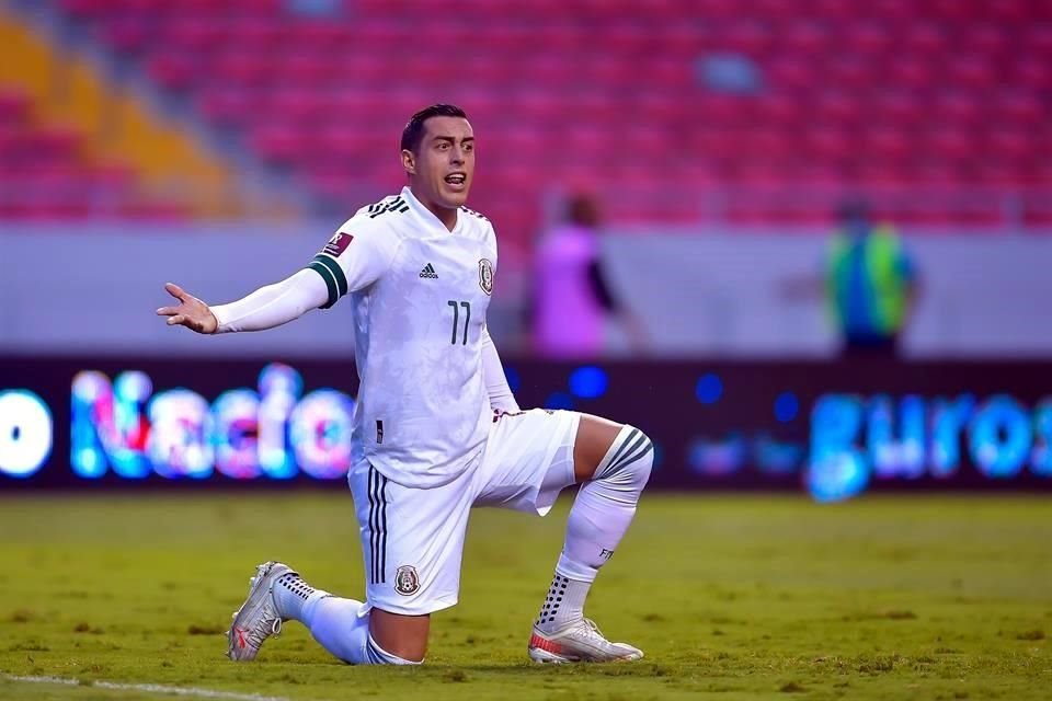 Rogelio Funes Mori se perdió un mano a mano y falló en otra jugada de peligro de México.