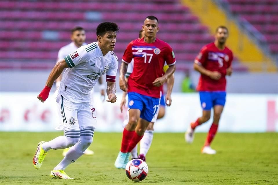 Jesús Gallardo cumplió por la banda izquierda del Tri bien posicionado y con algunas idas al frente.