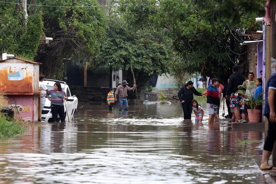 Hasta el domingo sumaban 635 hogares con afectación de menaje en colonias de Tlaquepaque a causa del desbordamiento de la Presa Las Pintas.