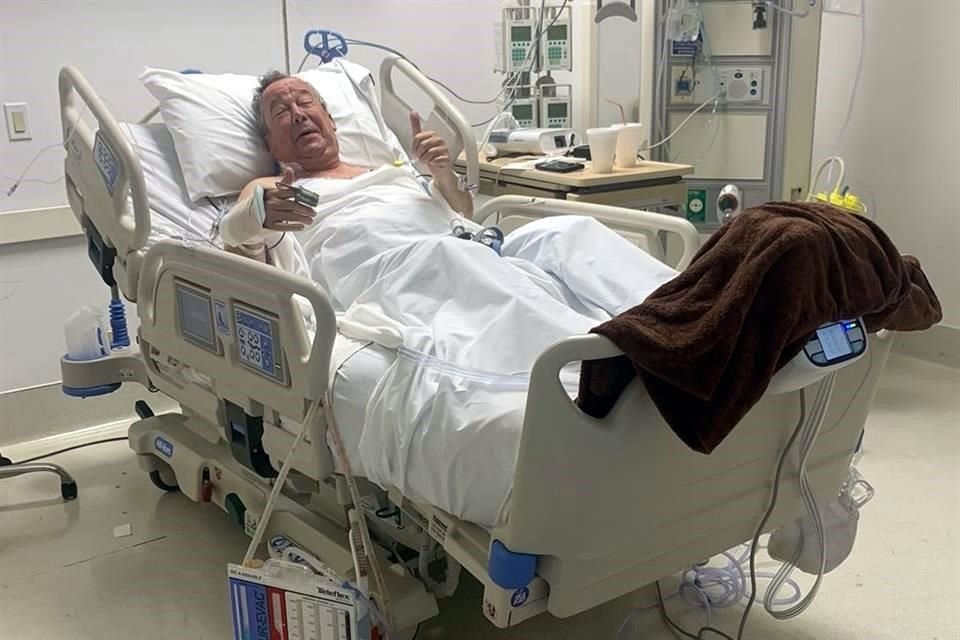 Mauricio Fernández permanece en la unidad de cuidados intensivos del Hospital Ángeles, Valle Oriente.