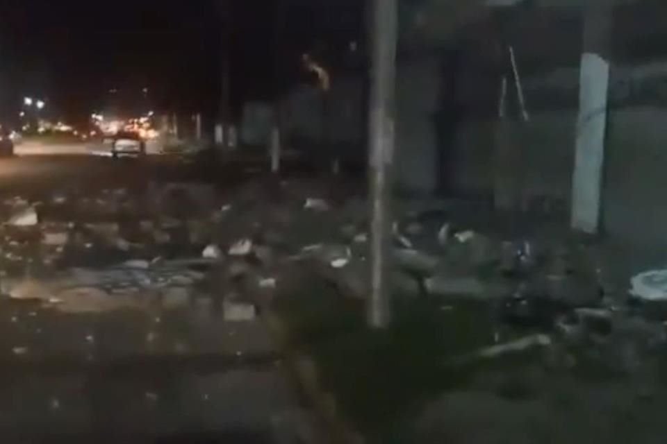 Tras el sismo se reportan cortes de energía y daños menores en fachadas en Acapulco.