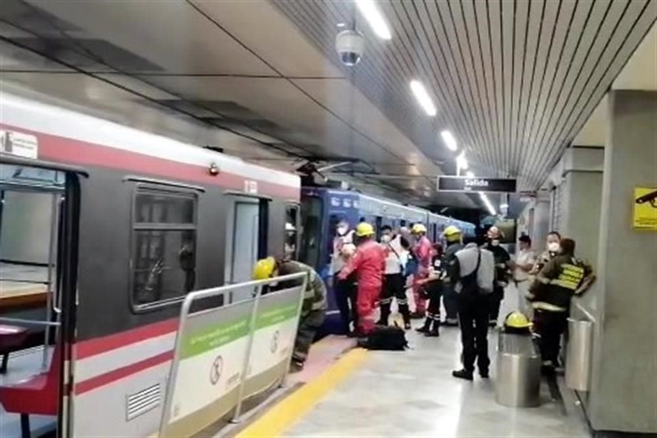 Una persona con ceguera muri atrapada en las vas de la Lnea 1 del Tren Ligero, luego de que aparentemente se cay.