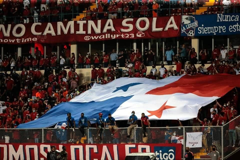 El Estadio Rommel Fernández contó con 17 mil aficionados.