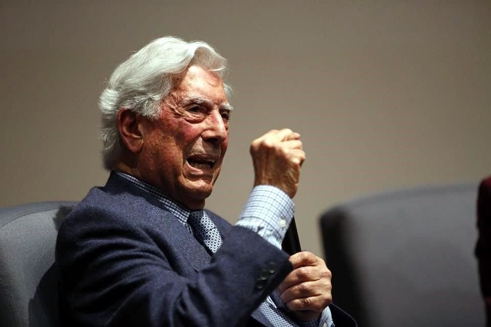 El escritor ganador del Premio Nobel de Literatura, Mario Vargas Llosa denunció que fue abusado sexualmente a los 12 años.