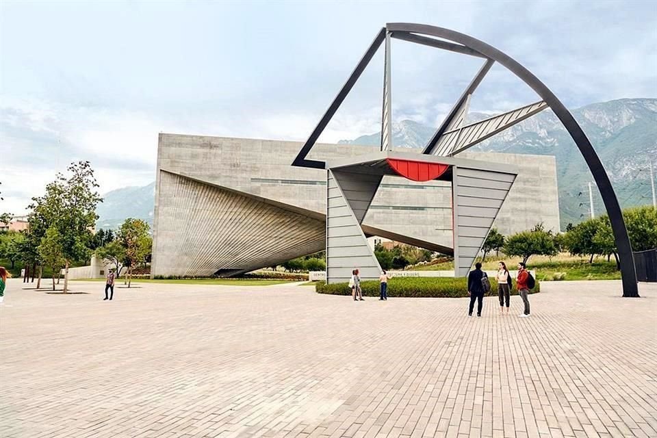 La UDEM en su nueva visión propiciará experiencias transformadoras, en donde se integren la formación integral y el conocimiento.