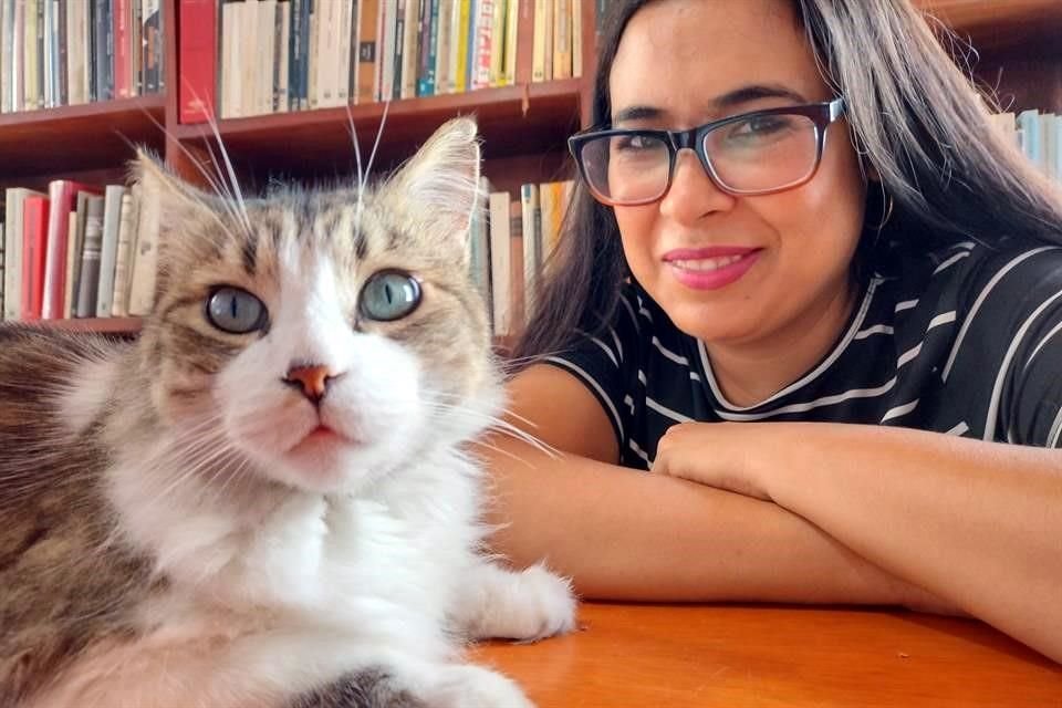 Erika Zepeda, autora tapatía de libros infantiles que incursiona en el mercado juvenil bajo con la novela 'El Sendero de los Conejos Azules', bajo el sello de Planeta.