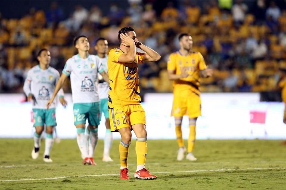 Florian Thauvin se perdió un mano a mano frente Rodolfo Cota.