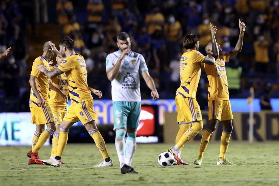 El colombiano anotó al 92' para darle el empate a los Tigres.