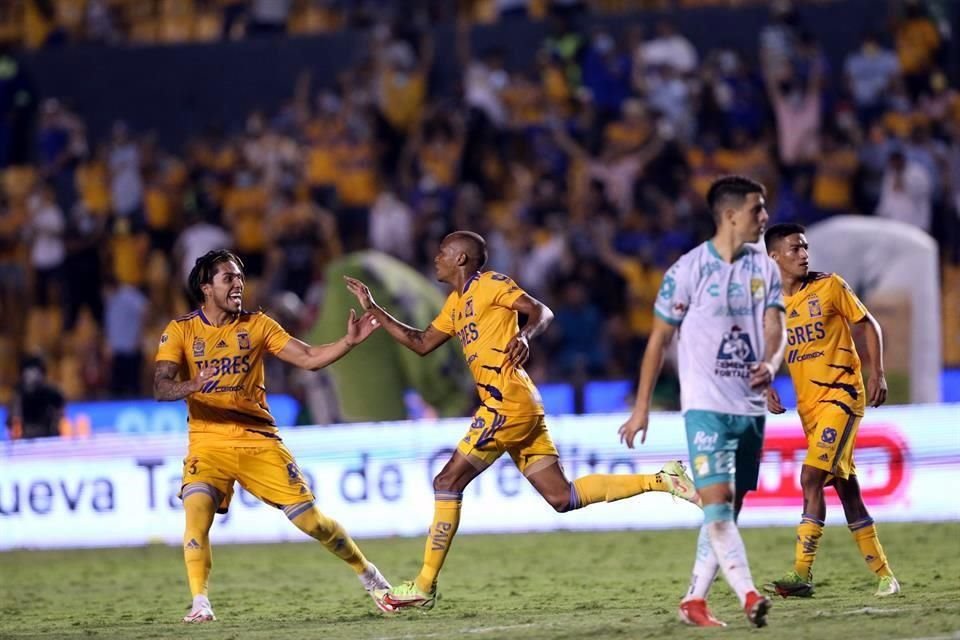 Con un gol de Luis Quiñones al minuto 92, los Tigres empataron 2-2 ante León luego de ir abajo por 2-0.