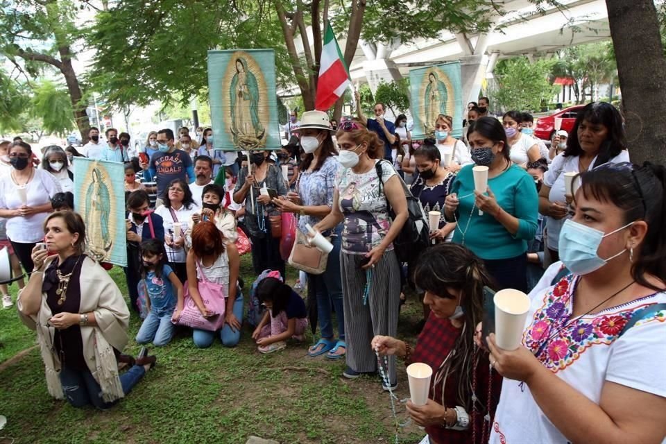 Los asistentes también hicieron una jornada de oración.