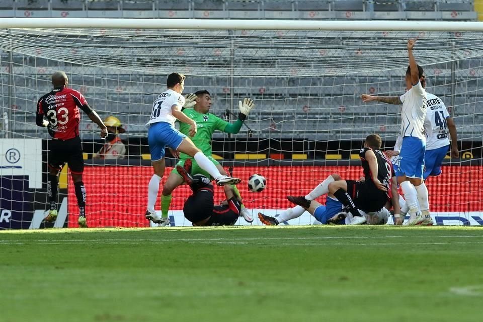 De acuerdo al reporte de la Jornada 8 del Torneo Grita México A21 elaborado por la Comisión de Árbitros, el gol de Julián Quiñones no debió ser contar, por fuera de lugar del colombiano.