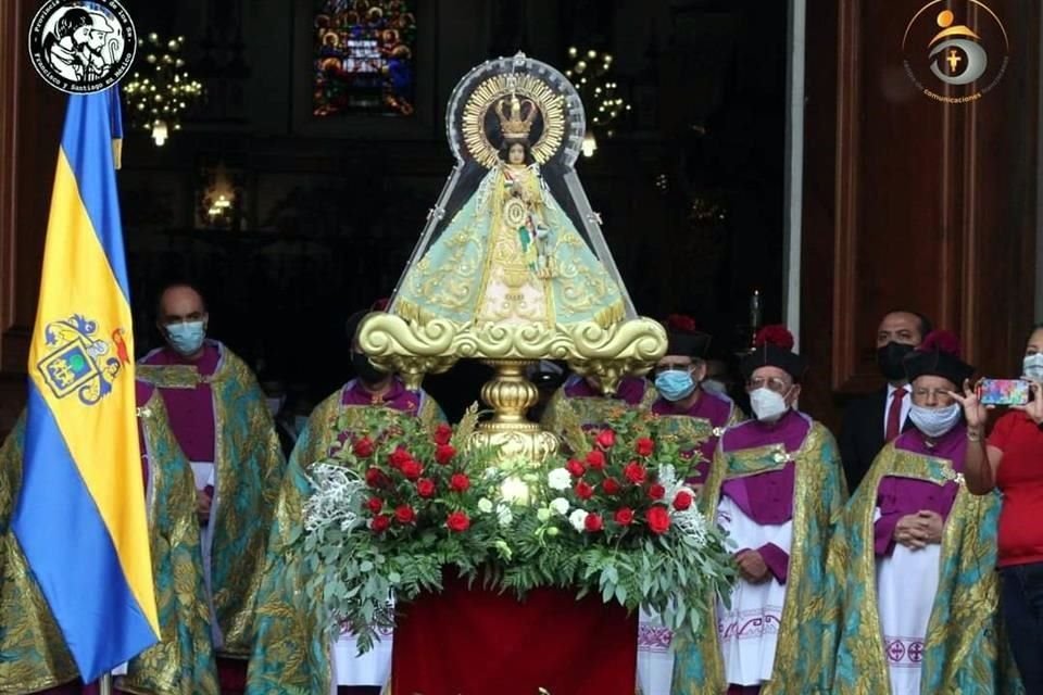 La conmemoración del Bicentenario por el nombramiento de la Virgen de Zapopan como 'La Generala', fue celebrado con aforo limitado.