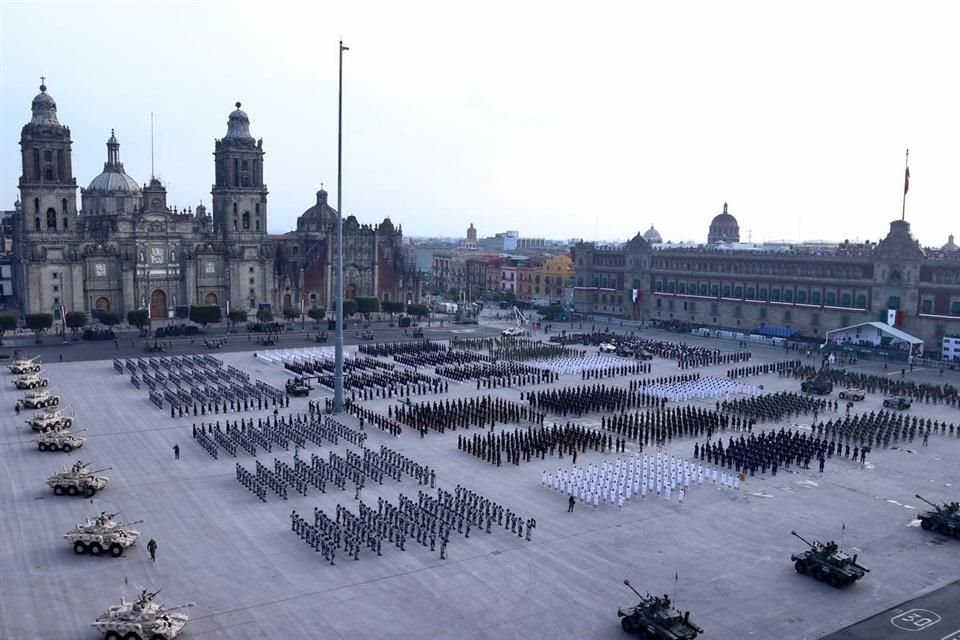 Momentos previos al desfile militar.