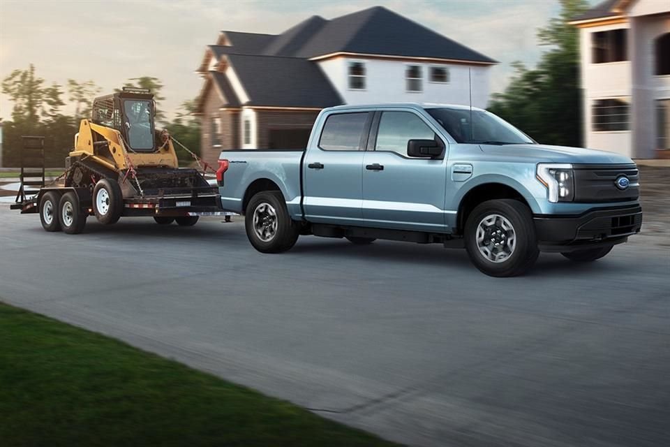 La F-150 Lightning compite con el Cybertruck de Tesla.