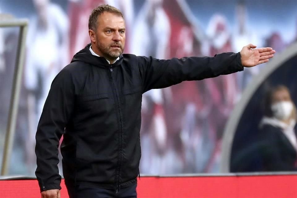 Hansi Flick espera que su equipo remonte ante el PSG.