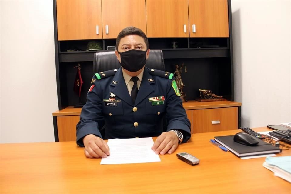 Bernardo Meyer Ruiz, Teniente Coronel de Justicia Militar, dijo que pueden participar quienes hayan terminado la carrera de Derecho, estén titulados y tenga cédula profesional.
