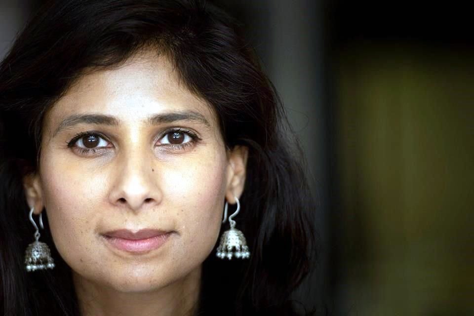 En 2019, Gita Gopinath fue nombrada economista jefa del FMI y tres años después asumió el cargo de subdirectora gerente.