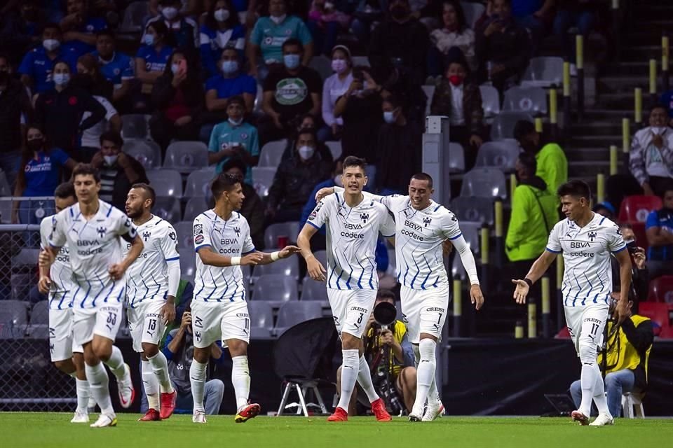 Monterrey fue mucha pieza para el Cruz Azul en los primeros 45 minutos.
