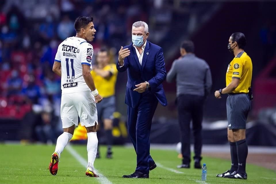 El 'Vasco' no se guardó nada en su alineación para este partido.