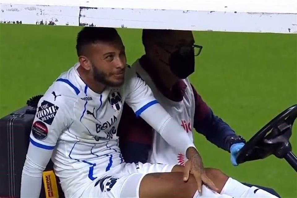 Esteban Andrada salió lesionado del partido antes del medio tiempo.