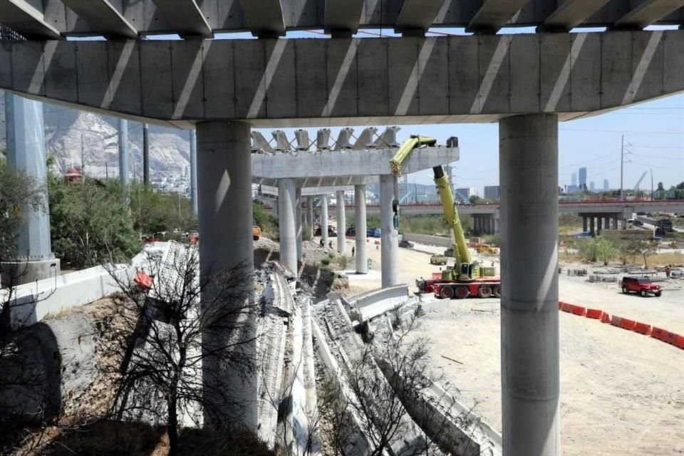 Los informantes indicaron que la indagatoria determinó que el empleado cayó desde la parte alta. No se reveló si está grave o no. La constructora Garza Ponce está a cargo de la obra.