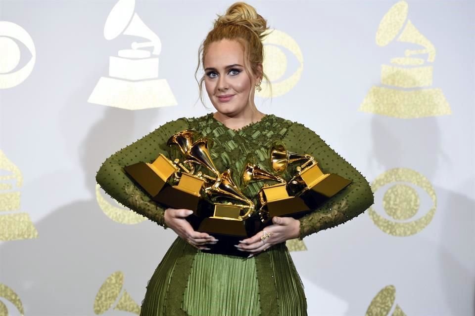 Adele oficializó su romance con el agente deportivo Rich Paul a través de una fotografía juntos en Instagram.