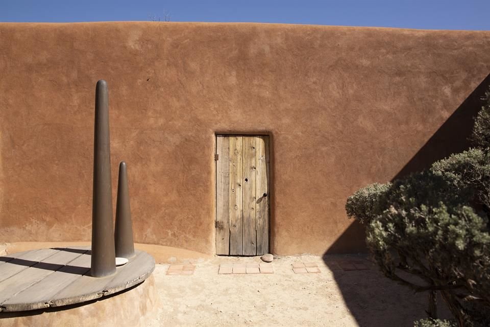 El Georgie O'Keeffe Museum ofrece recorridos a la casa y estudio de la artista en Abiquiú.