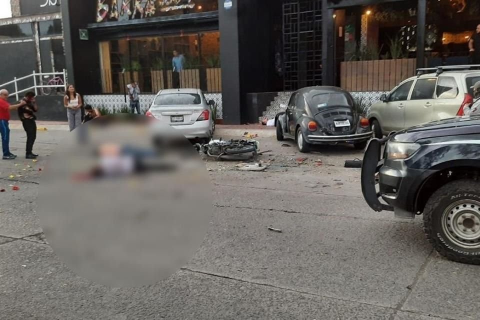 Un ataque con explosivos dejó dos personas muertas en Salamanca, Guanajuato.