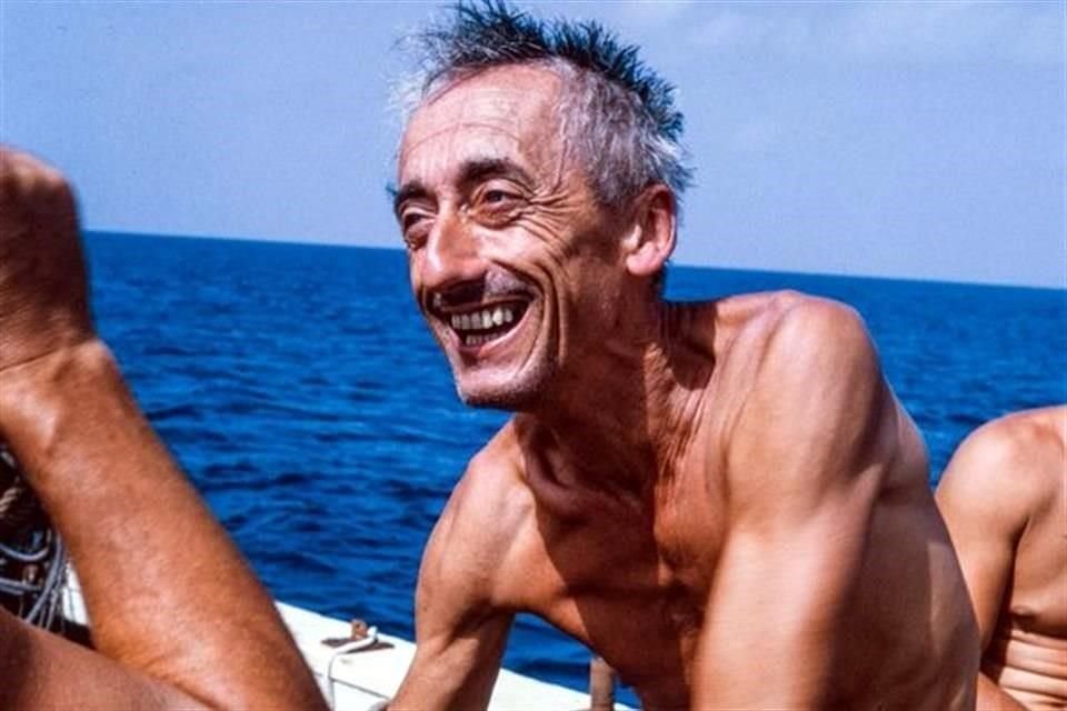 El icónico explorador marino Jacques Cousteau es el objeto de estudio en el documental 'Becoming Cousteau', presentado con éxito en el TIFF.