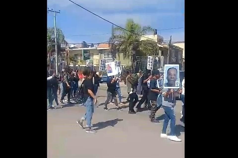Familiares de personas desaparecidas en Teocaltiche se manifestaron el domingo en la Cabecera local para demandar una respuesta de las autoridades.
