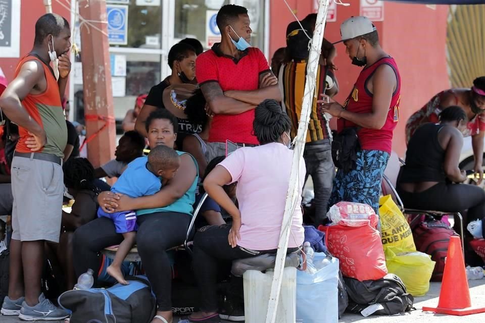 Más de 500 haitianos abarrotaron también Casa Indi, albergue que da atención a migrantes.