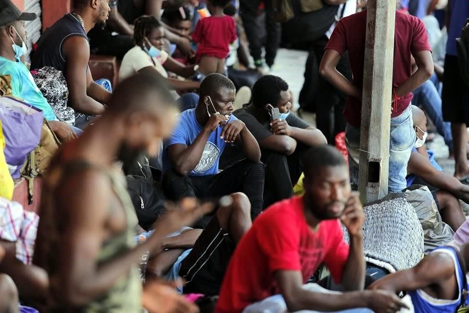 Más de 500 haitianos abarrotaron también Casa Indi, albergue que da atención a migrantes.