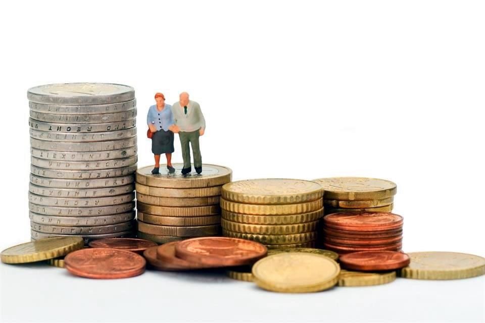Si te quedaste sin empleo y no tienes cómo cubrir tus gastos, aquí tienes opciones para retirar dinero de tu Afore sin afectar tu futuro.