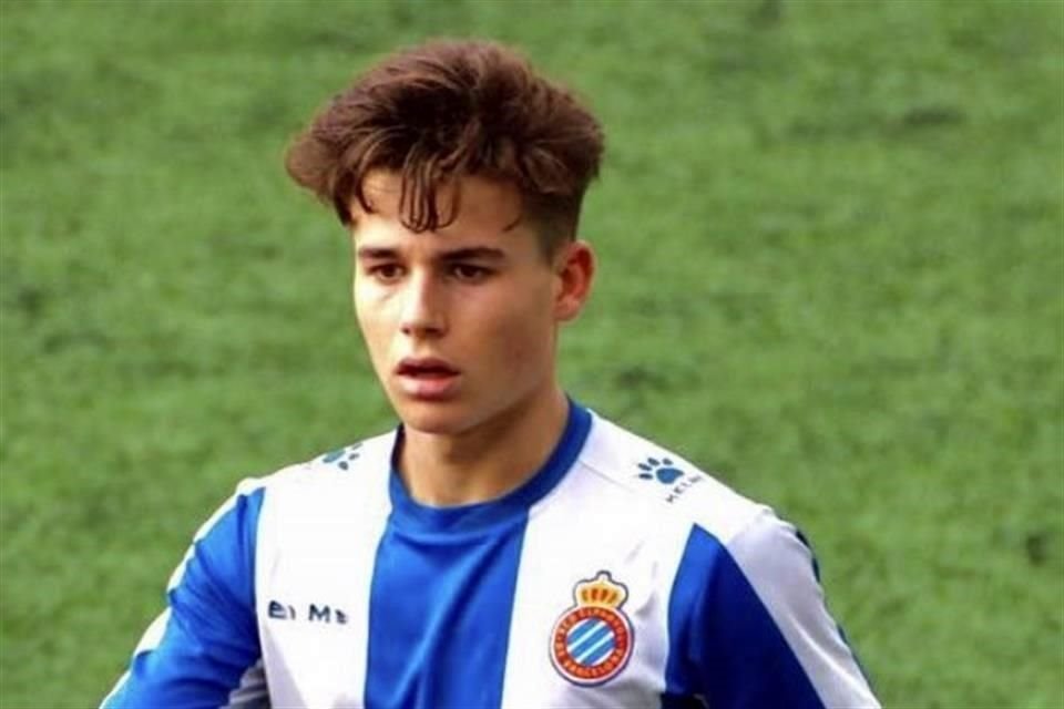 Enric Baquero Pintor, el jugador de 20 años, nacido en España, y que se desempeña como delantero llega procedente del Español de Barcelona.