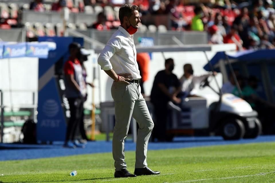 El técnico rojinegro considera que en silencio se trabaja mejor.