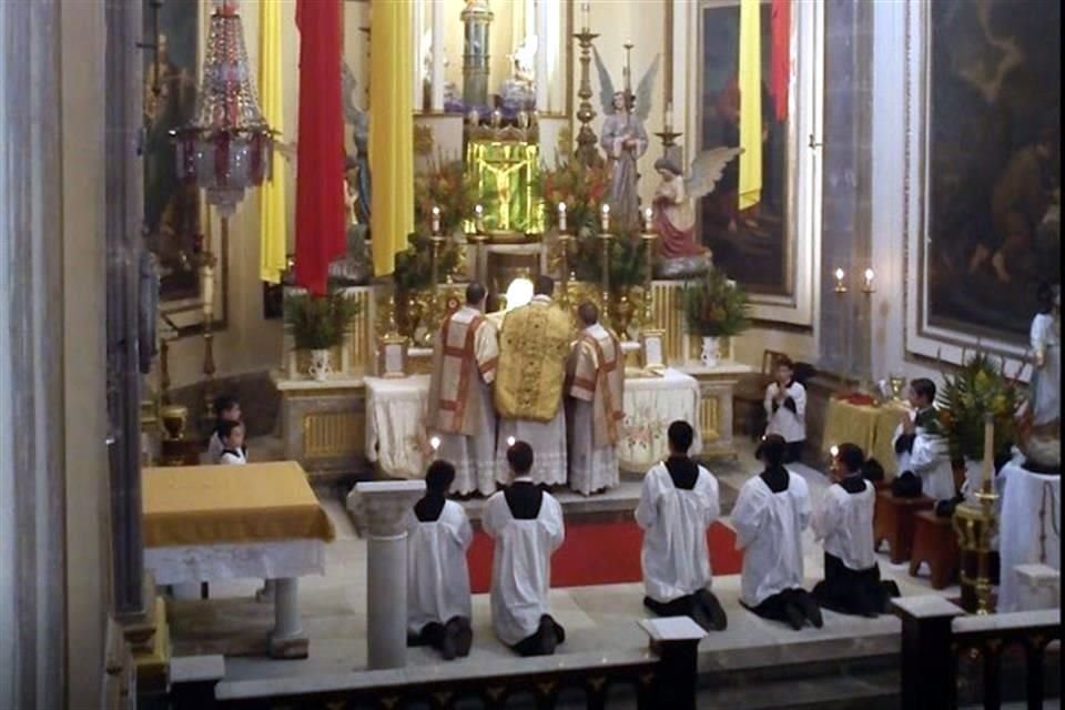 Católicos que se han mantenido fieles al ritual litúrgico en latín, lamentan la decisión de la Arquidiócesis de Guadalajara.