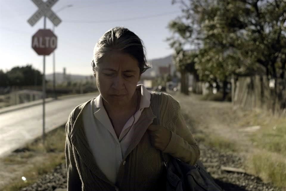 En los primeros tres bloques de anuncios de ganadores, el filme 'Sin Señas Particulares' se llevó cuatro premios, con lo que encabeza la gala.