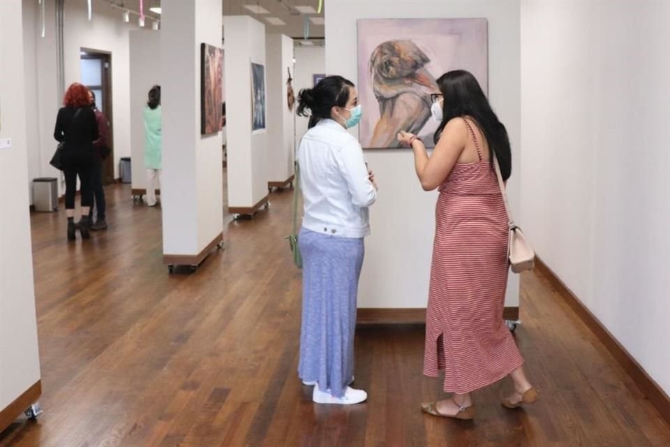 A través de la exposición 'Evocaciones' en el Centro Cultural Juan Rulfo, artistas buscan revindicar trabajo de sus precursoras olvidadas.