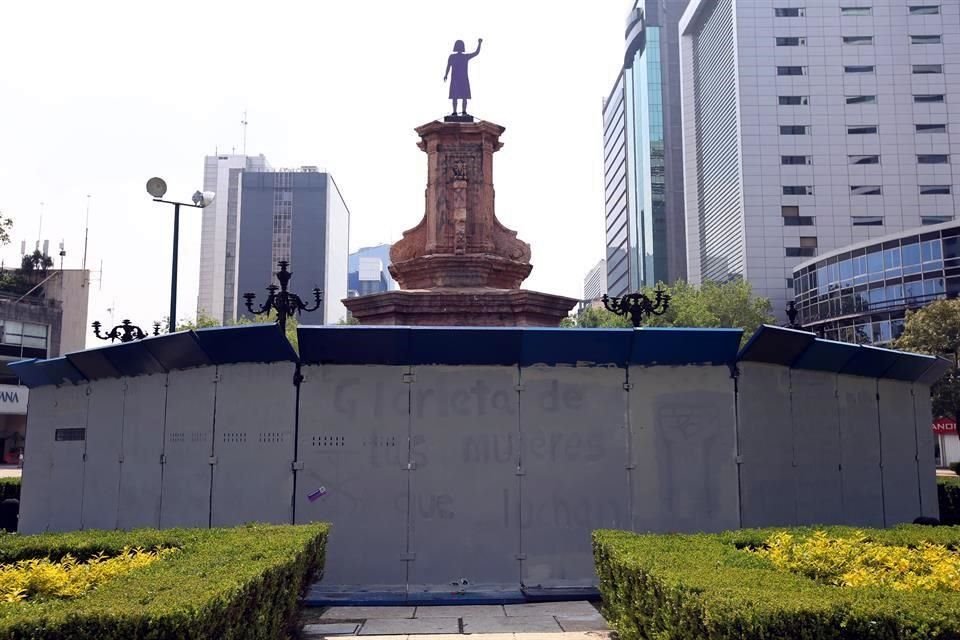 Sheinbaum consideró que colocar la nueva escultura, en la Glorieta de las Mujeres que Luchan implica dar protagonismo a las mujeres.