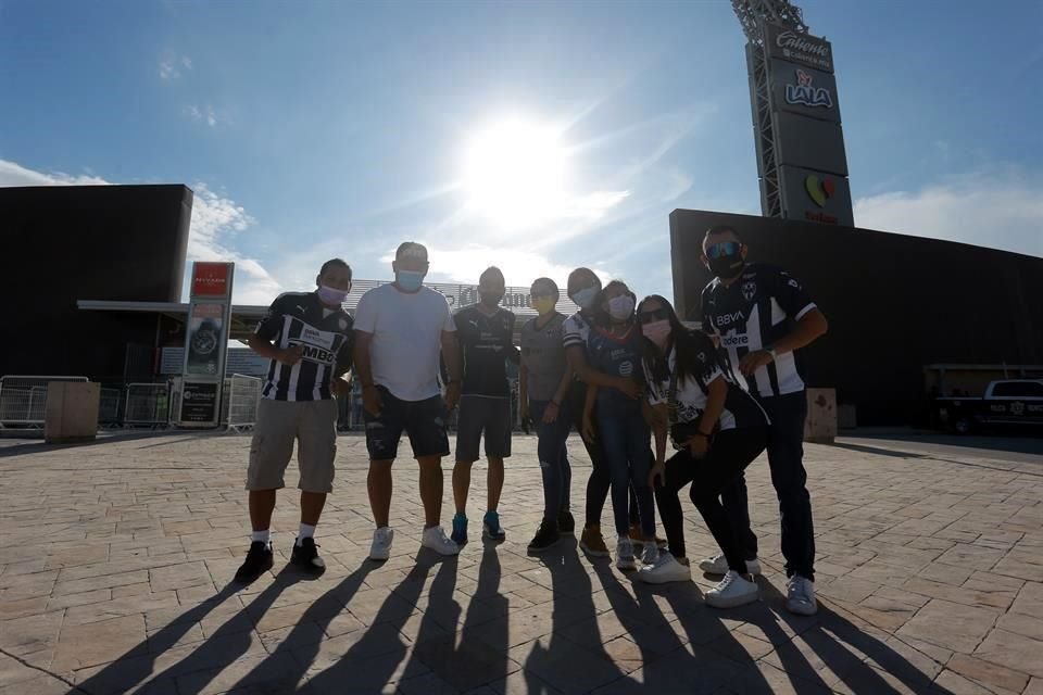 La afición de Rayados le puso ambiente al Estadio TSM Corona.
