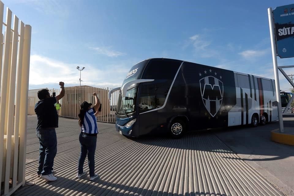 La afición de Rayados le puso ambiente al Estadio TSM Corona.