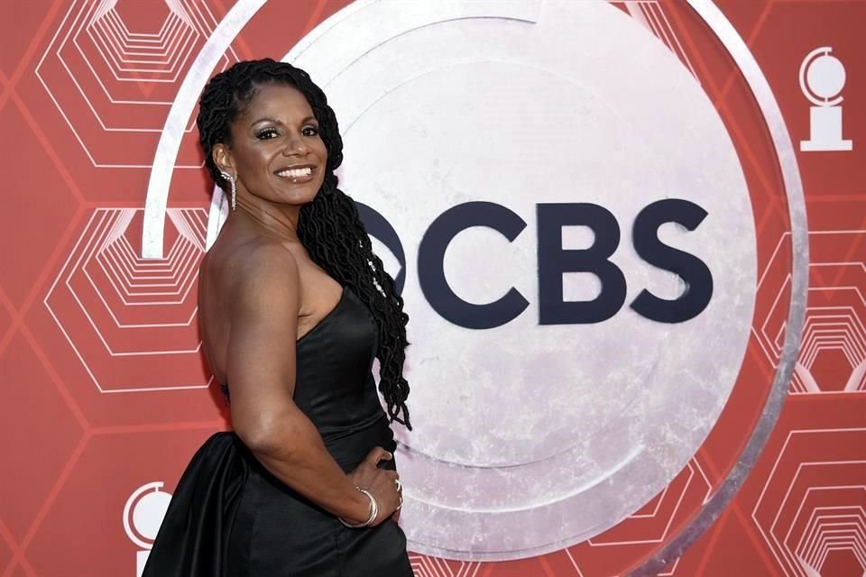 La legendaria Audra McDonald recibió miles de aplausos a su llegada.