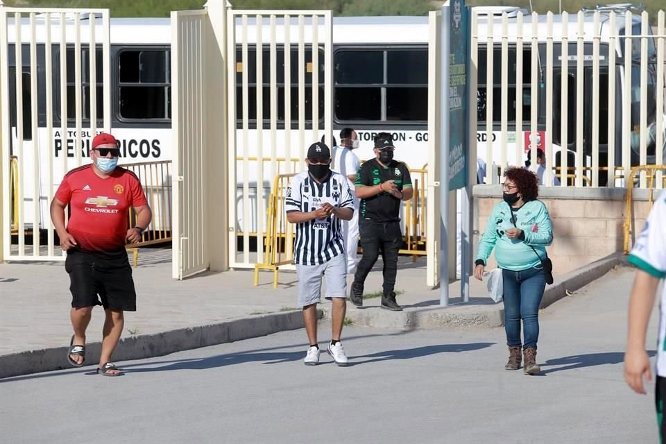 Hasta antes del partido no se reportó ningún altercado entre los aficionados regios y de La Comarca.