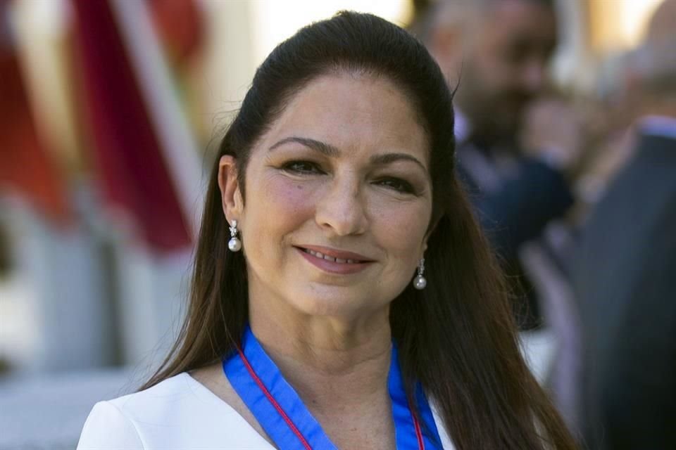 La cantante Gloria Estefan reveló que fue victima de abuso sexual a los 9 años de edad por alguien en quien su madre confiaba.