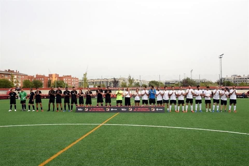 Actores y ex futbolistas españoles participaron en partido amistoso de futbol como parte de una fiesta previa a los Premios Platino.