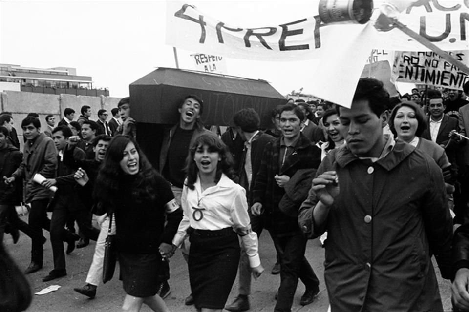 Hace 50 años tuvo lugar la masacre del 2 de octubre de 1968. Meyer estuvo ahí, documentando también el movimiento.